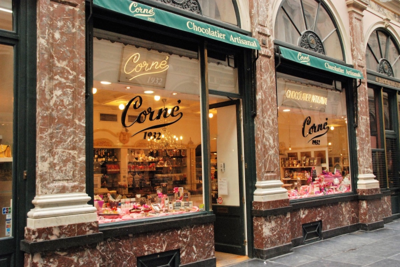 patisserie-NANS LES PINS-min_chocolate_chocolaterie_shop_luxury_chic_gallery_brussels_belgium-558146